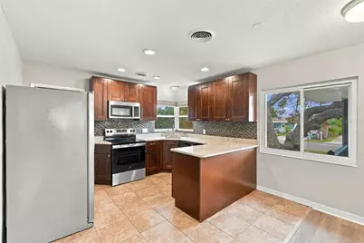 10719 Cherokee Drive, Saint Petersburg, FL 33708 - Photo 14