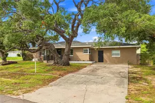 10719 Cherokee Dr, Saint Petersburg, FL 33708 - Photo 2