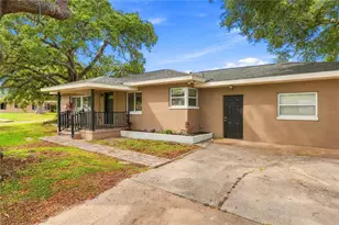 10719 Cherokee Dr, Saint Petersburg, FL 33708 - Photo 4