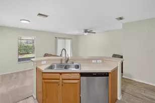 2605 Oleander Lakes Dr, Brandon, FL 33511 - Photo 10