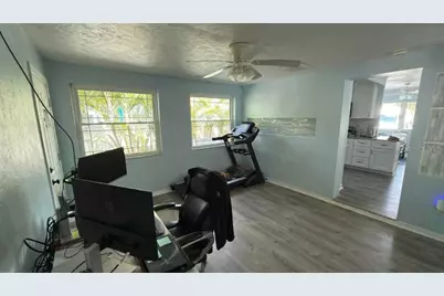 324 36th Avenue NE, Saint Petersburg, FL 33704 - Photo 6