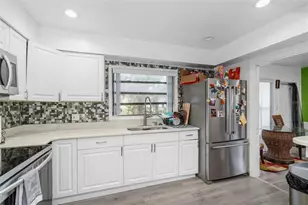 2701 17th St S, Saint Petersburg, FL 33712 - Photo 30
