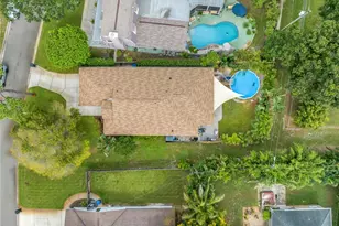 668 Atwood Ave N, Saint Petersburg, FL 33702 - Photo 2