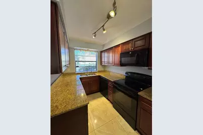 7517 Camarina Calle, Tampa, FL 33615 - Photo 4