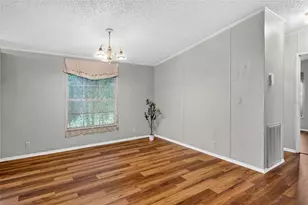 7305 Timber Crest Ln, Zephyrhills, FL 33540 - Photo 12