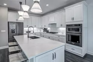 7413 Summer Ct, Sarasota, FL 34231 - Photo 4