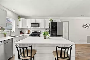 5915 35th Ave N, Saint Petersburg, FL 33710 - Photo 2