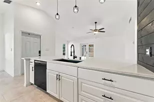 774 91st Ave N, Saint Petersburg, FL 33702 - Photo 10