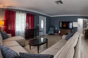 2930 29th St N, Saint Petersburg, FL 33713 - Photo 6