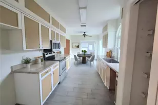 902 Greenbelt Cir, Brandon, FL 33510 - Photo 8