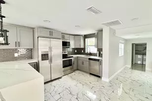 425 Orangewood Dr, Dunedin, FL 34698 - Photo 8