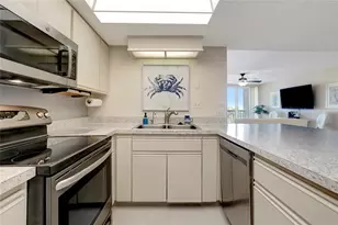 500 Treasure Island Causeway, Treasure Island, FL 33706 - Photo 8
