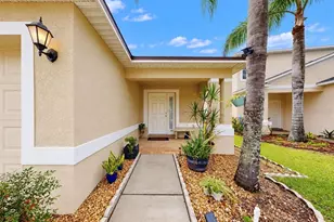 7746 Carriage Pointe Dr, Gibsonton, FL 33534 - Photo 2