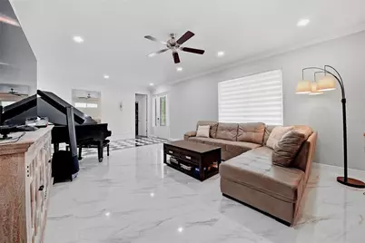 608 4th Street SW, Largo, FL 33770 - Photo 10