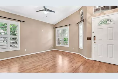 9918 Hartwell Bridge Circle, Tampa, FL 33626 - Photo 4