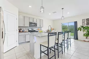 36013 Ellsworth Pl, Zephyrhills, FL 33541 - Photo 6
