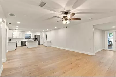 1110 12th Street N, Saint Petersburg, FL 33705 - Photo 10