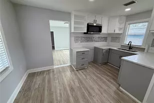 301 80th Ave NE, Saint Petersburg, FL 33702 - Photo 16