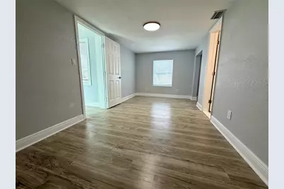 301 80th Avenue NE, Saint Petersburg, FL 33702 - Photo 16