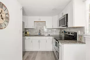 3025 56th St S, Saint Petersburg, FL 33707 - Photo 8