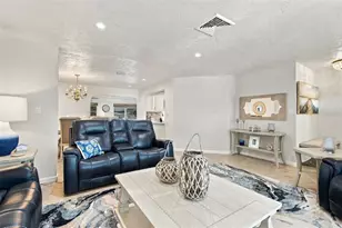 11975 7th St E, Treasure Island, FL 33706 - Photo 12