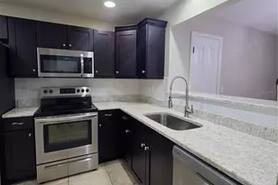 8110 Silent Creek Dr, Tampa, FL 33615 - Photo 4