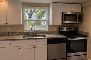 1720 Granville Ct S, Saint Petersburg, FL 33701 - Photo 2