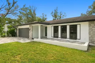 330 Patica Rd NE, Saint Petersburg, FL 33702 - Photo 4