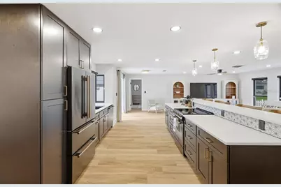 330 Patica Rd NE, Saint Petersburg, FL 33702 - Photo 10