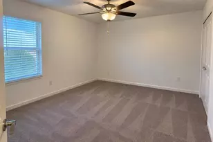 6304 Beverly Hls Dr, Zephyrhills, FL 33541 - Photo 10