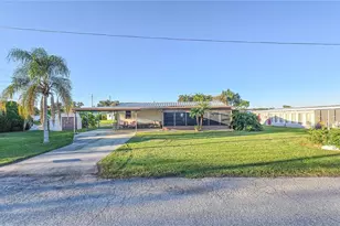 36513 Lakewood Dr, Zephyrhills, FL 33542 - Photo 2