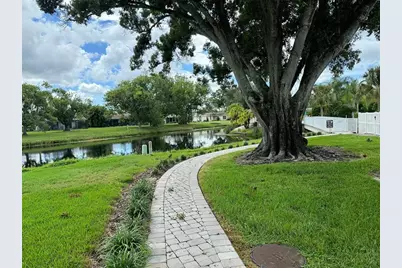 3020 Ringwood Meadow, Sarasota, FL 34235 - Photo 2