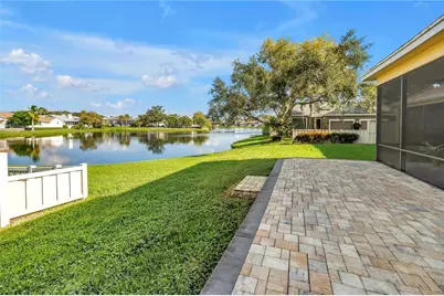868 Glades Court NE, Saint Petersburg, FL 33702 - Photo 2