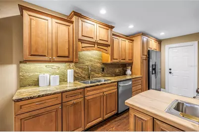 868 Glades Court NE, Saint Petersburg, FL 33702 - Photo 6