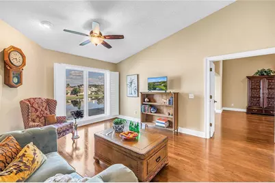 868 Glades Court NE, Saint Petersburg, FL 33702 - Photo 8