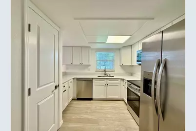 8801 Bay Pointe Drive #102, Tampa, FL 33615 - Photo 6