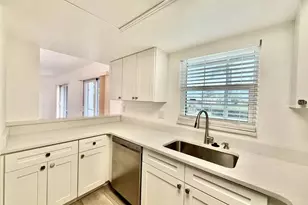 8801 Bay Pointe Dr, Tampa, FL 33615 - Photo 6