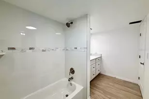 8801 Bay Pointe Dr, Tampa, FL 33615 - Photo 22
