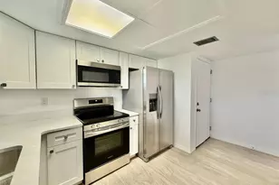 8801 Bay Pointe Dr, Tampa, FL 33615 - Photo 8