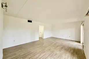 8801 Bay Pointe Dr, Tampa, FL 33615 - Photo 12