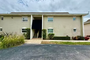 8801 Bay Pointe Dr, Tampa, FL 33615 - Photo 2