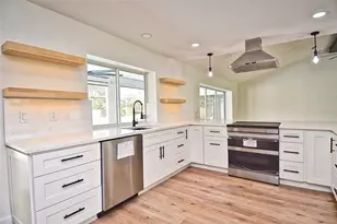 102 Windward Dr, Osprey, FL 34229 - Photo 10