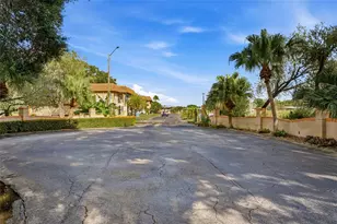 10142 Seminole Island Dr, Largo, FL 33773 - Photo 6