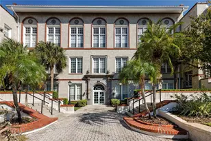 701 Mirror Lake Dr N, Saint Petersburg, FL 33701 - Photo 1