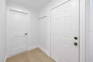 701 Mirror Lake Dr N, Saint Petersburg, FL 33701 - Photo 6