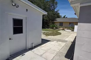 8205 48th Ave N, Saint Petersburg, FL 33709 - Photo 2