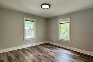 1021 E Cayuga St, Tampa, FL 33603 - Photo 12