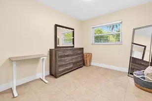 2429 Park St N, Saint Petersburg, FL 33710 - Photo 20