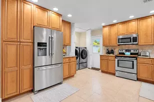 2429 Park St N, Saint Petersburg, FL 33710 - Photo 6
