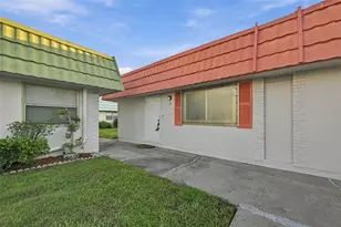 1802 Bedford Ln, Sun City Center, FL 33573 - Photo 2